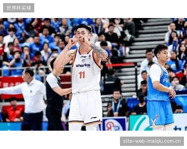 CBA顶级内线攻防大战，怀特塞德禁区威慑力面临考验。